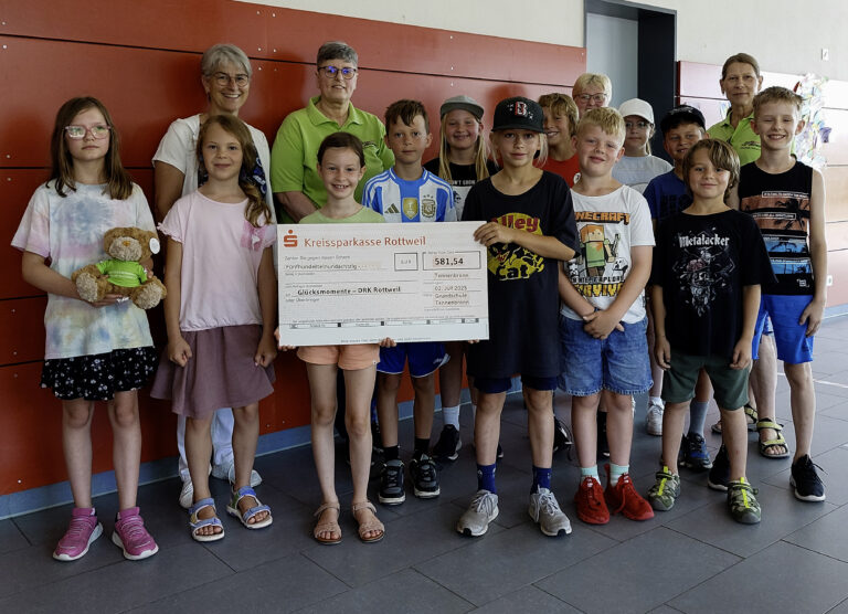 Grundschule Tennenbronn spendet (an) Glücksmomente