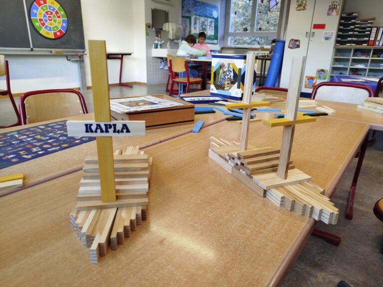 Einfache Steine, einfallsreiche Bauwerke